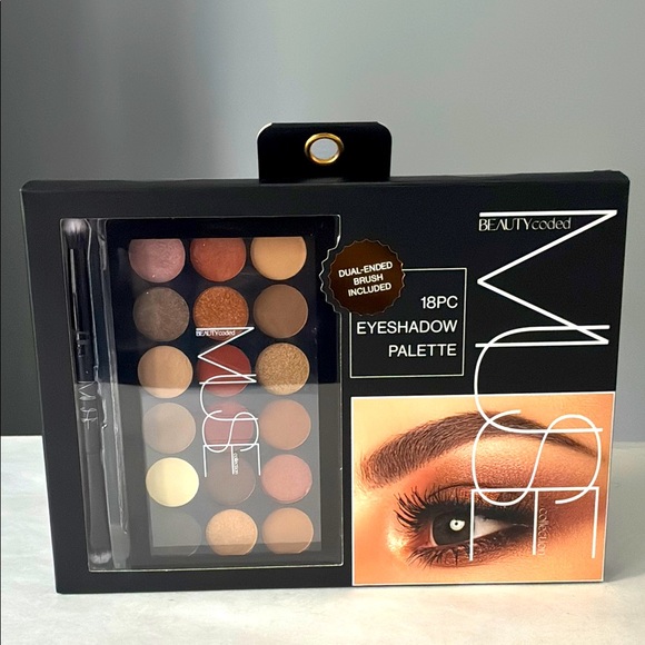 Other - Muse Collection 18-Piece Eyeshadow Palette with Dual-Ended Signature Brush